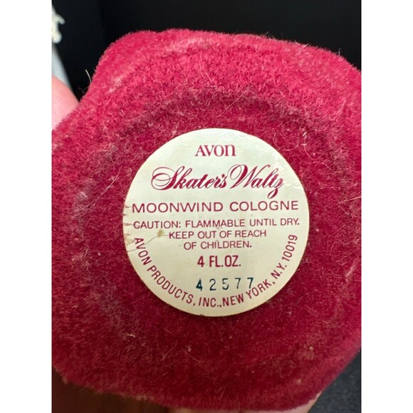 Vintage Avon Skater’s Waltz Moonwind Cologne Figurine Bottle 4 oz - Picture 9 of 9